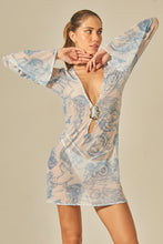 Załaduj obraz do przeglądarki galerii, Model Front: Empress Mini Dress Sereia Short Sixty Dress
