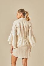 Załaduj obraz do przeglądarki galerii, Model Back: Empress Shirtdress Offwhite Camisa Claire