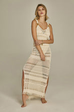 Załaduj obraz do przeglądarki galerii, Model Front: Empress Maxi Dresses Regata Dress Beige
