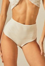 Załaduj obraz do przeglądarki galerii, Bottom Offwhite Bardot
