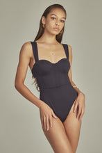 Załaduj obraz do przeglądarki galerii, Model Front: Empress One-Piece Bouche Body Black

