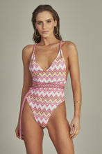 Załaduj obraz do przeglądarki galerii, Model Front: Empress One-Piece Leticia Body Pink Chevron

